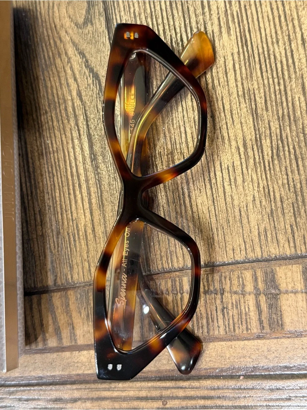 VICCI stylish tortoiseshell